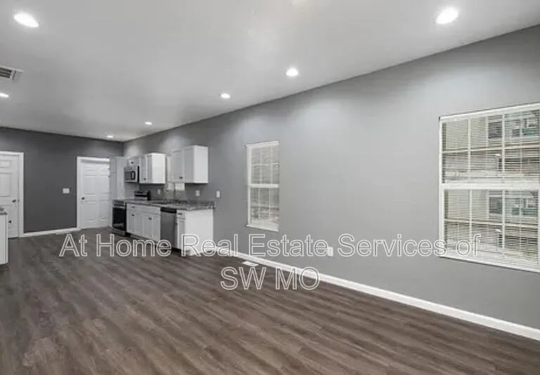 2437 N Lyon Ave — Photo 1
