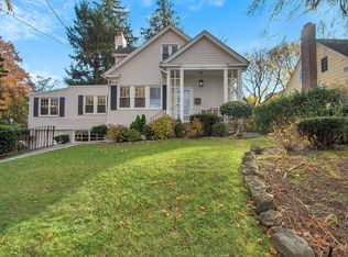 324 Beverly Rd #1, Little Neck, NY 11363