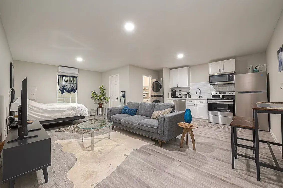 1 bed, 556 sqft, $2,000 — Photo 1