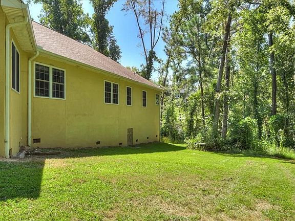 5th image of 1390 Waterston Dr