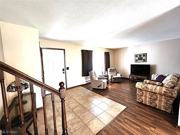 5th image of 615 Bowling Green Cir