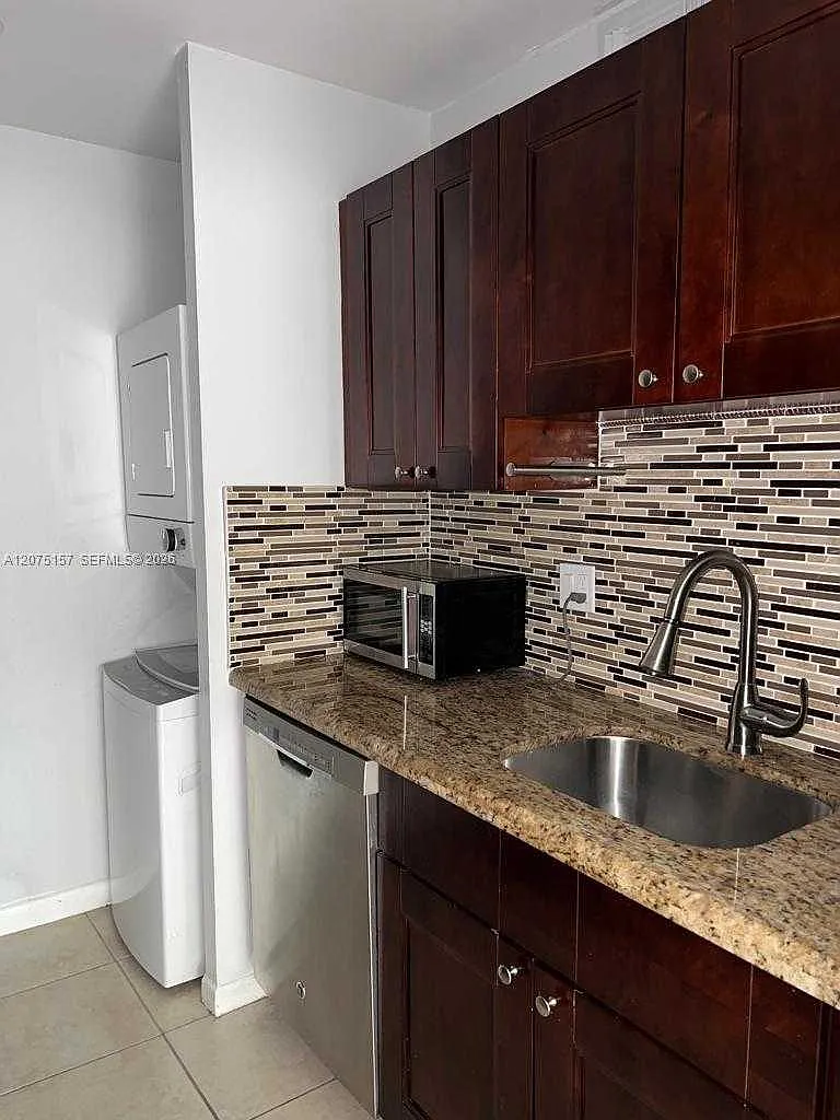 2 bed, $1,900 — Photo 3
