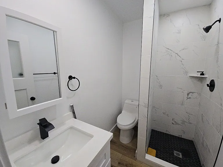 516 G St — Photo 9