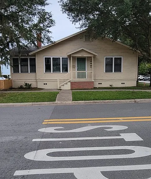 504 SW 10th St — Photo 30