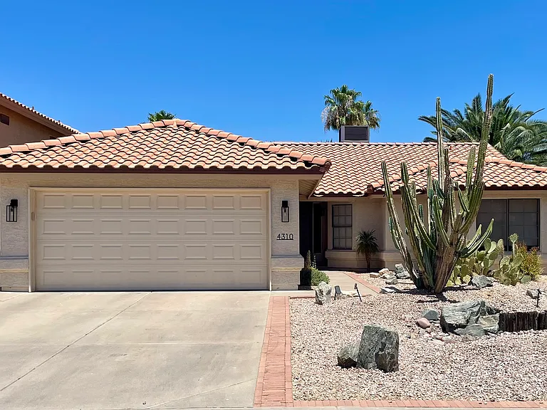 4310 E Amberwood Dr — Photo 1