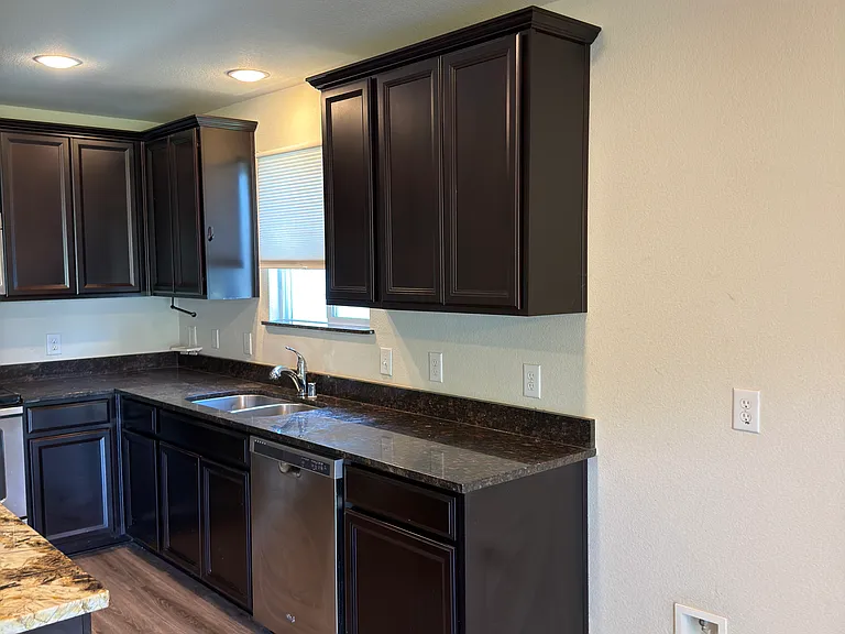 916 Rivers Creek Ln — Photo 11