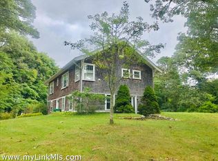 26 Davis St, Tisbury, MA 02568