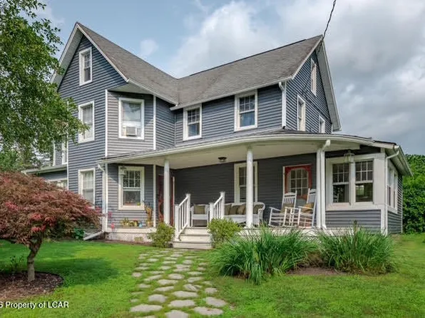 31 Parsonage St, Dallas, PA 18612