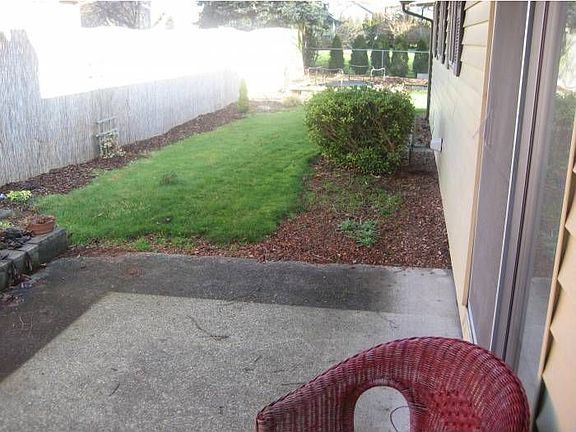 5th image of 16220 14th Ave E
