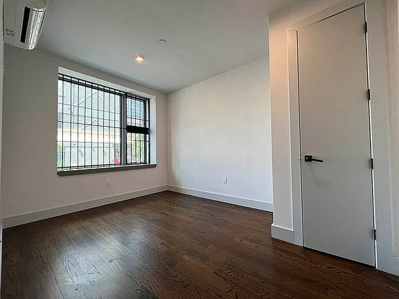 4th image of 298 Ellery St #1F