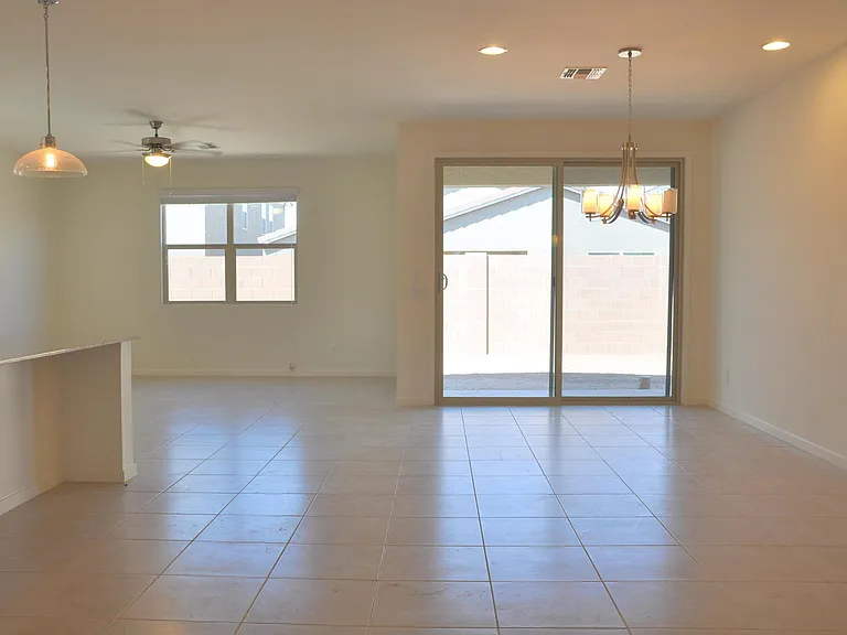 838 W Carlsbad Dr — Photo 9