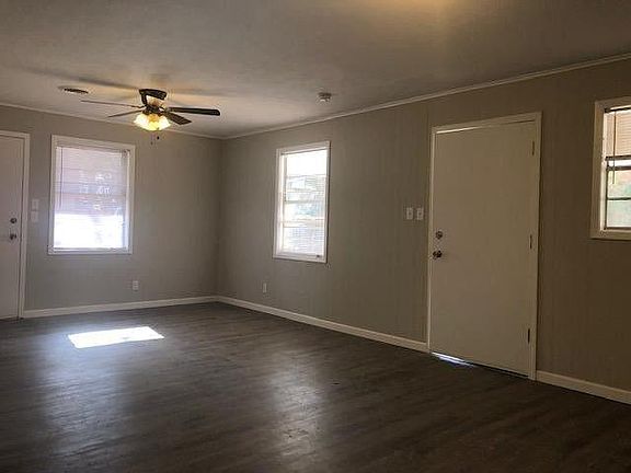 4th image of 801 S Hilldale Dr