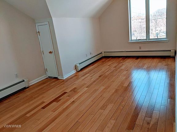 4th image of 100 Outlook Ave #2