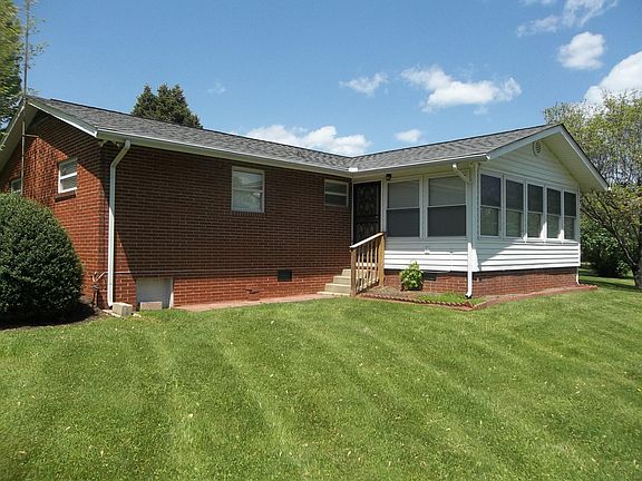3rd image of 2304 NW Yorkcrest Dr