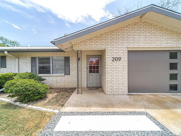 3rd image of 209 Forest Trail Dr