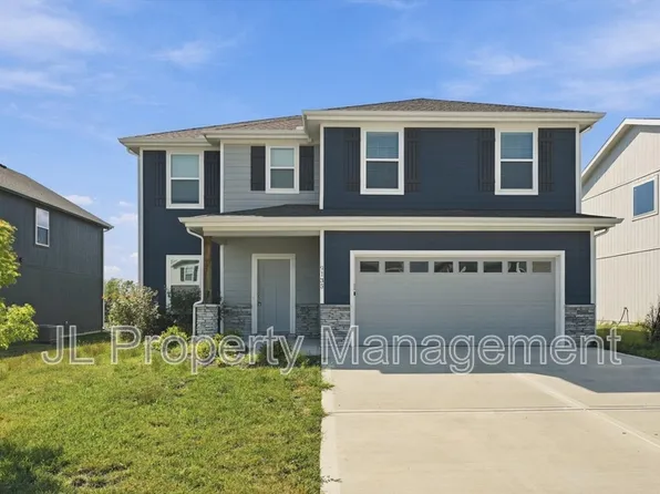 9135 SW 2nd St, Lees Summit, MO 64064
