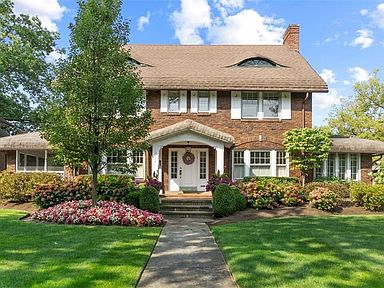 2246 N Saint James Pkwy Cleveland Heights Oh 44106 Zillow
