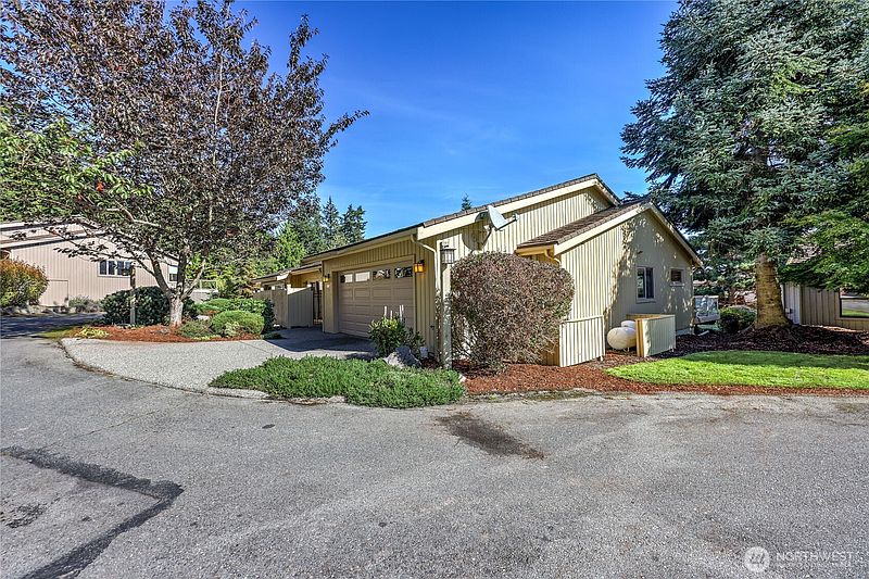 3rd image of 52 Bluff Lane #1