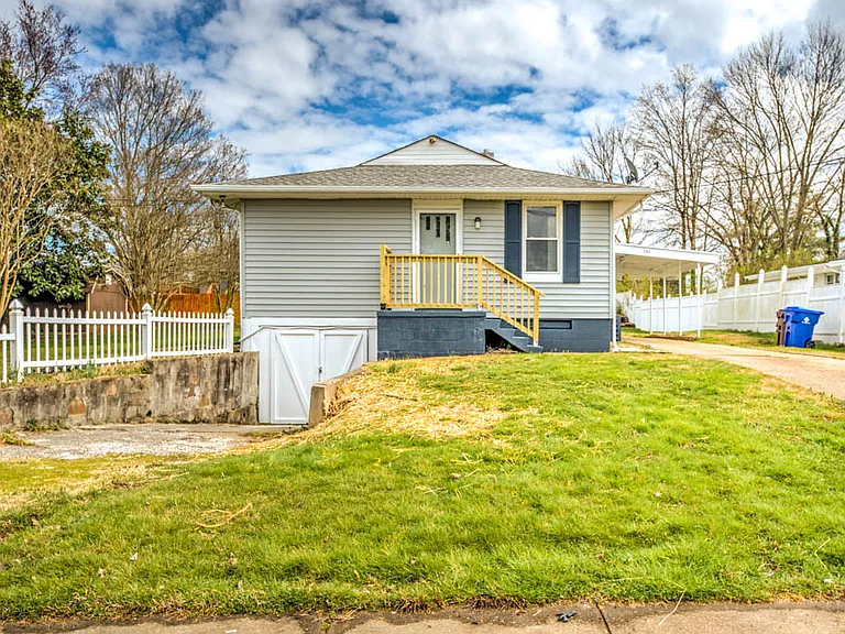 135 N Purdue Ave — Photo 4