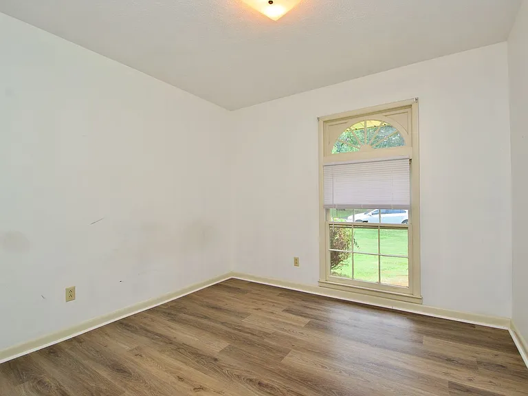 1109 Drew Ln — Photo 13
