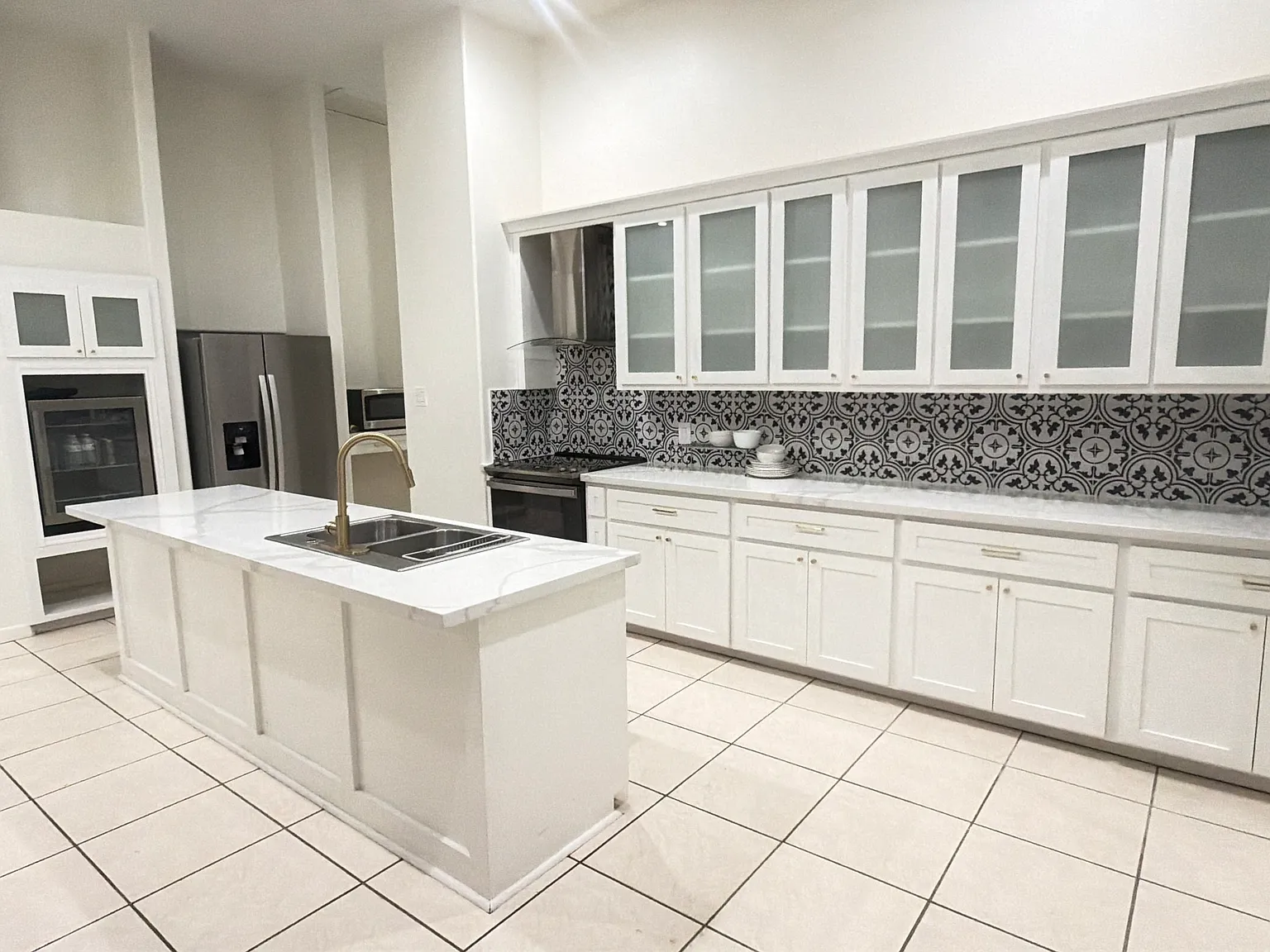 3 bed, 3.5 bath, 2606 sqft, $2,700 — Photo 2