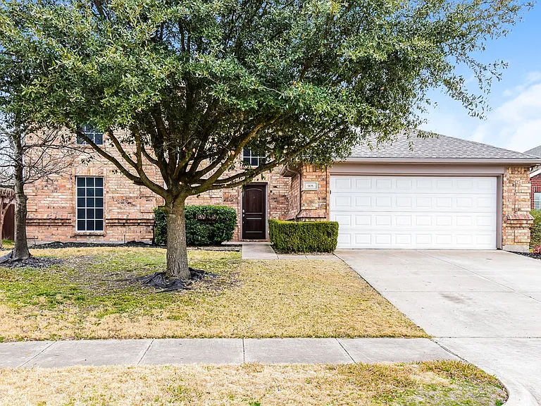 908 Matthew Ln — Photo 1