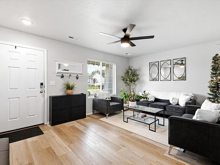 12386 Amorica St — Photo 2
