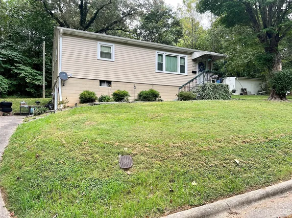 707 4th Street Pl SE, Hickory, NC 28602