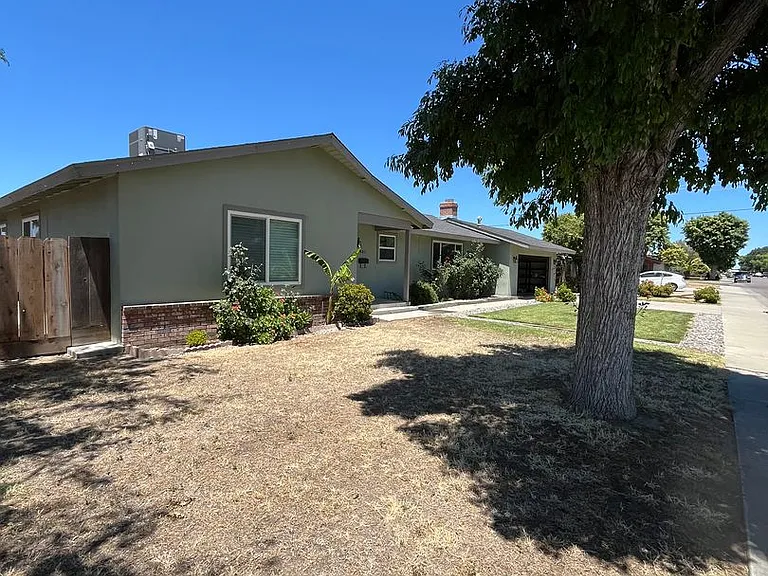 401 N Santa Ana St — Photo 27