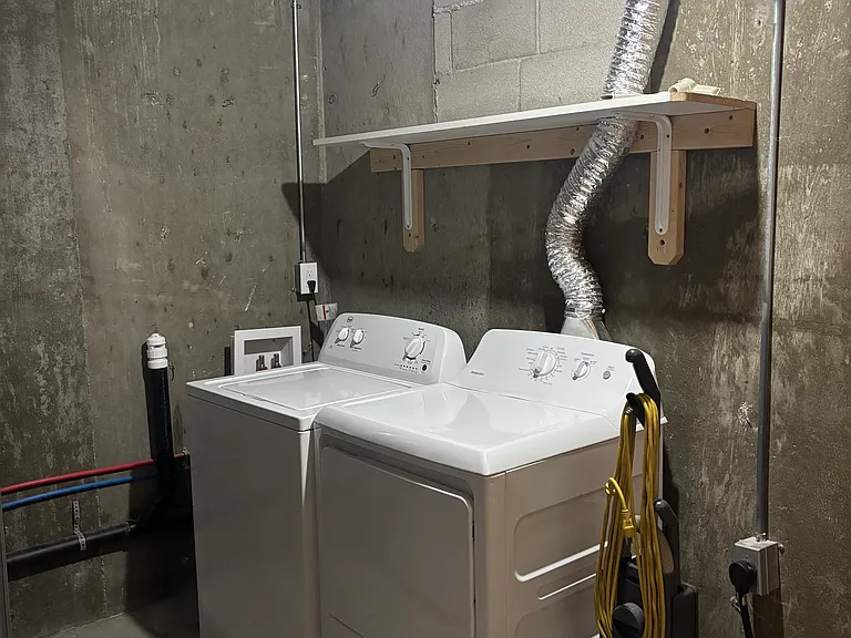 2119 E 11th St #BASEMENT — Photo 3