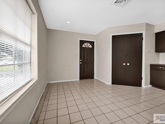 5th image of 1945 Woodway Dr