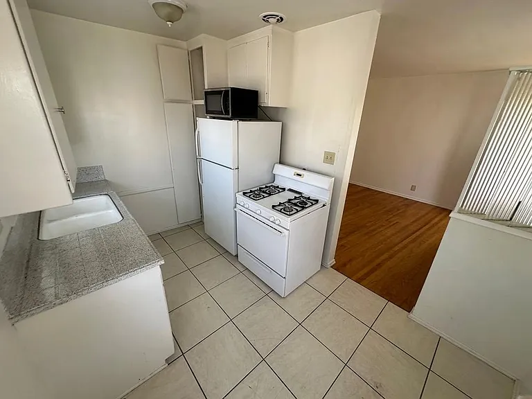 1214 S Orange Grove Ave #1214.25 — Photo 11