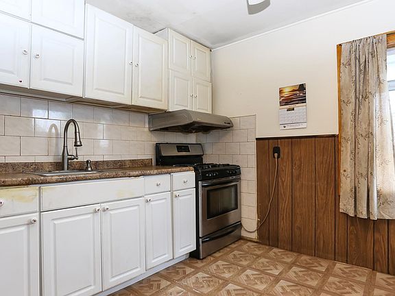 5th image of 69 Moeller St