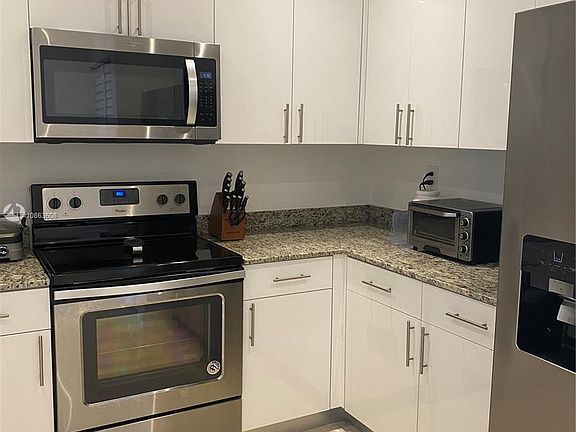 3rd image of 1915 Brickell Ave #Th16