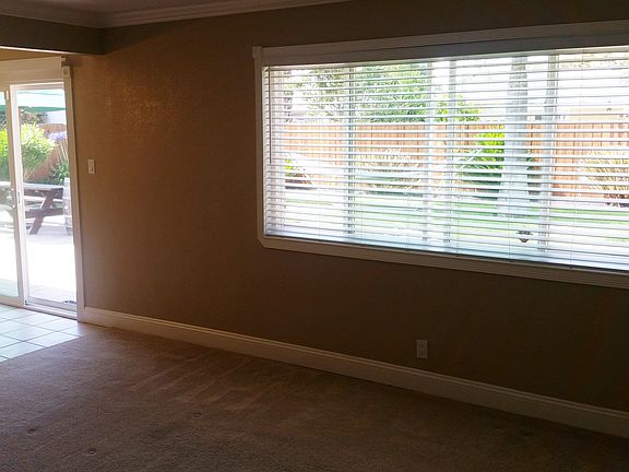 5th image of 141 Tamarack Dr