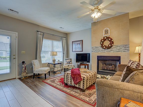 5th image of 5509 S Village Dr