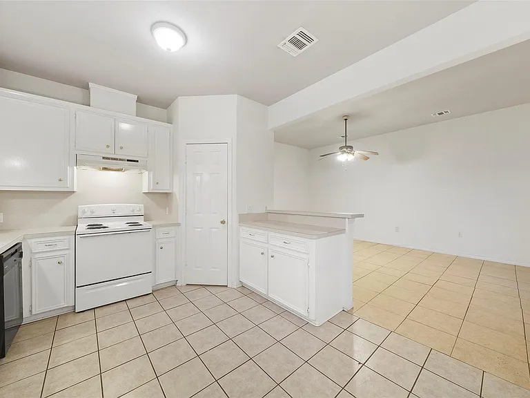 5502 Finch St #B — Photo 13