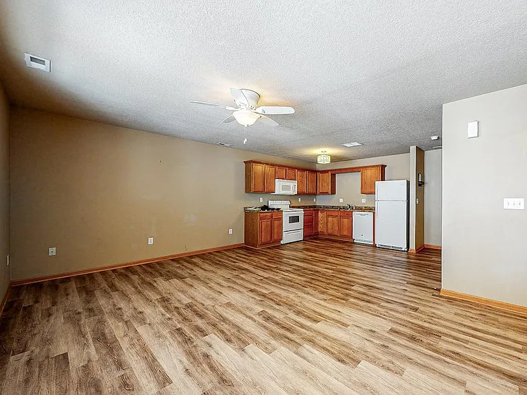 385 NE Sandalwood — Photo 9