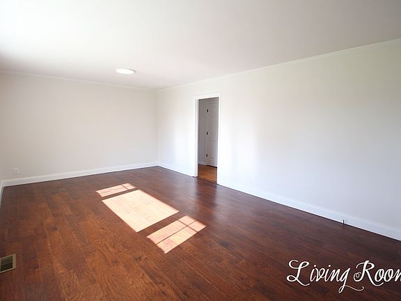 5th image of 306 Hillview Dr