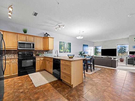 3rd image of 160 Magrath Rd NW #332