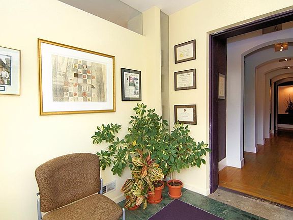 4th image of 2355 Park Ave
