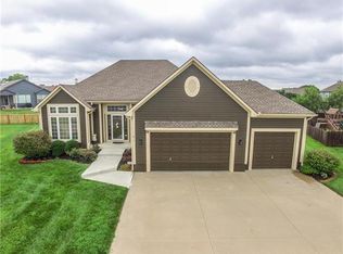 804 SW Stablewood Cir, Lees Summit, MO 64081