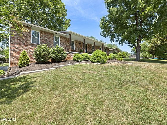 3rd image of 1622 Bexhill Dr
