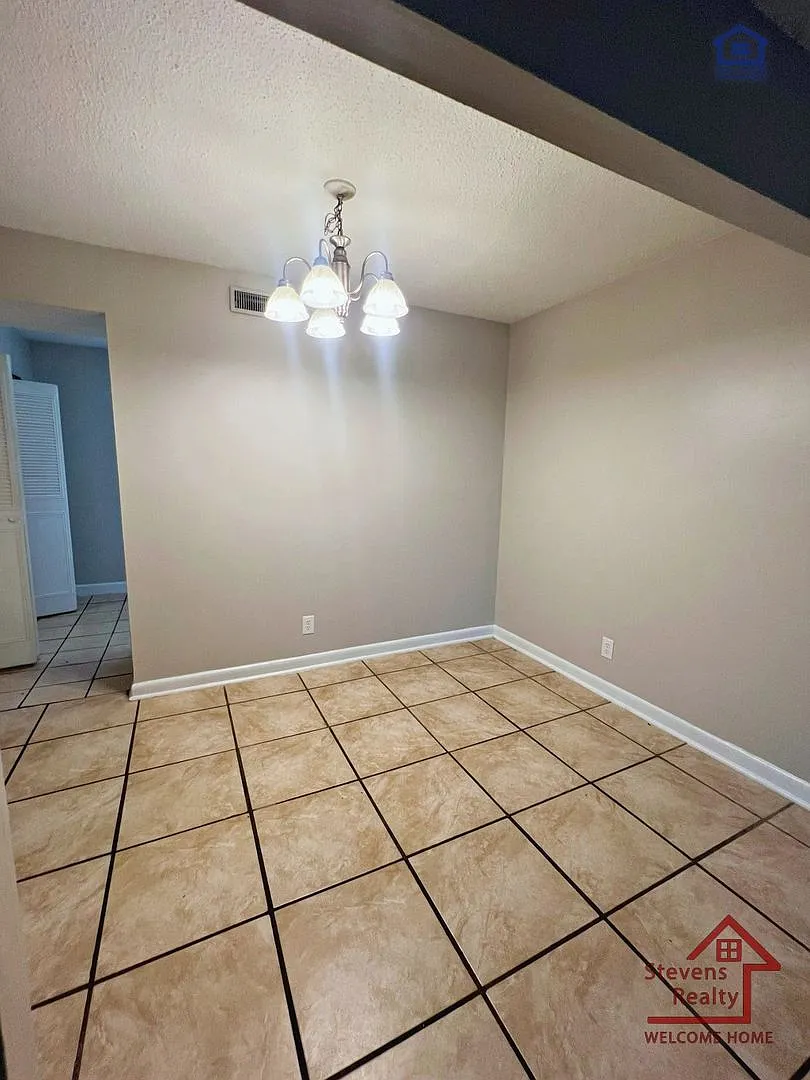 Condo tucked away in a quiet area — Photo 2
