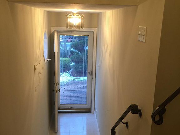 3rd image of 28 Copley St