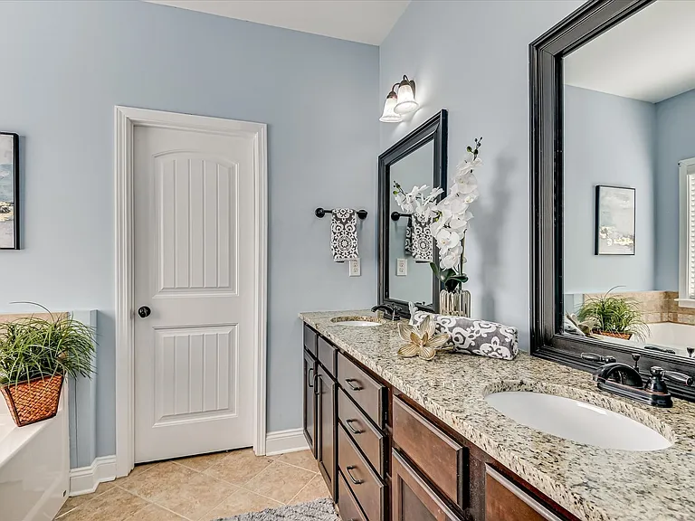 406 Saterlee Ct — Photo 30