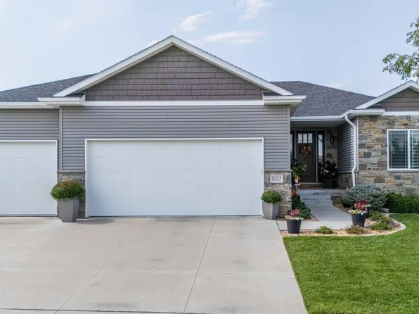 9333 Dutch Mill Ln, Lincoln, NE 68516