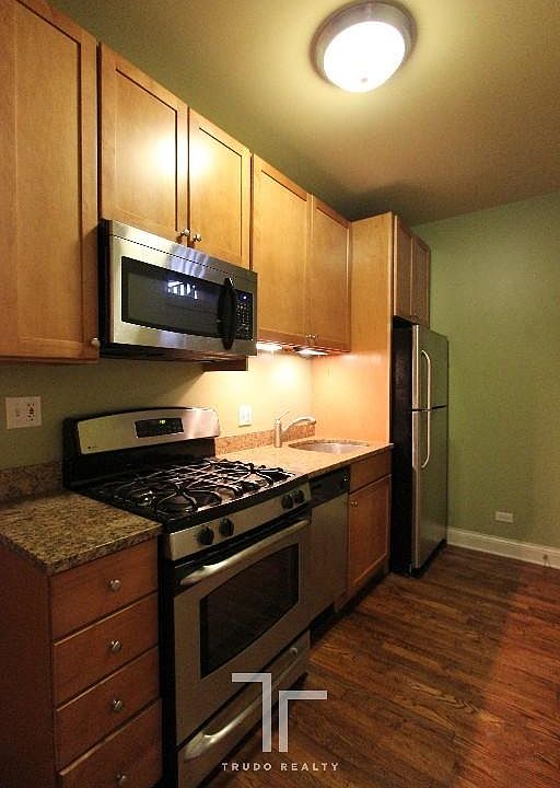 2nd image of 740 W Addison St #764-1E