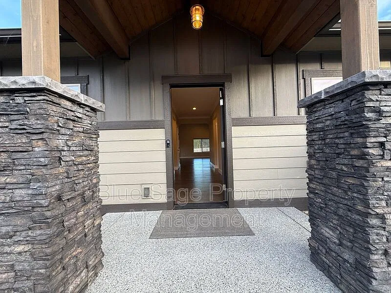3 bed, 2.0 bath, 1850 sqft, $2,650 — Photo 3