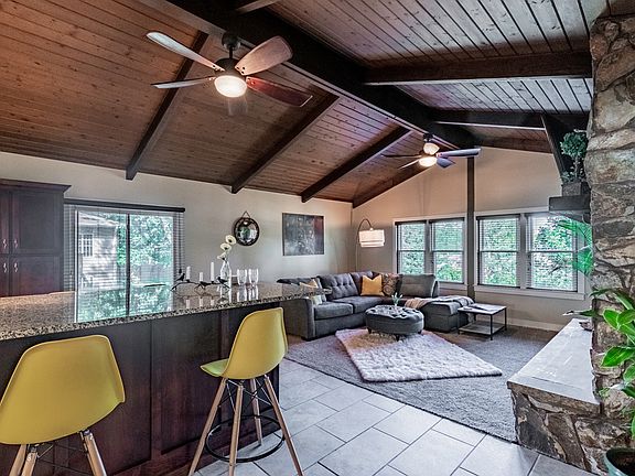 3rd image of 7712 Pine Cir